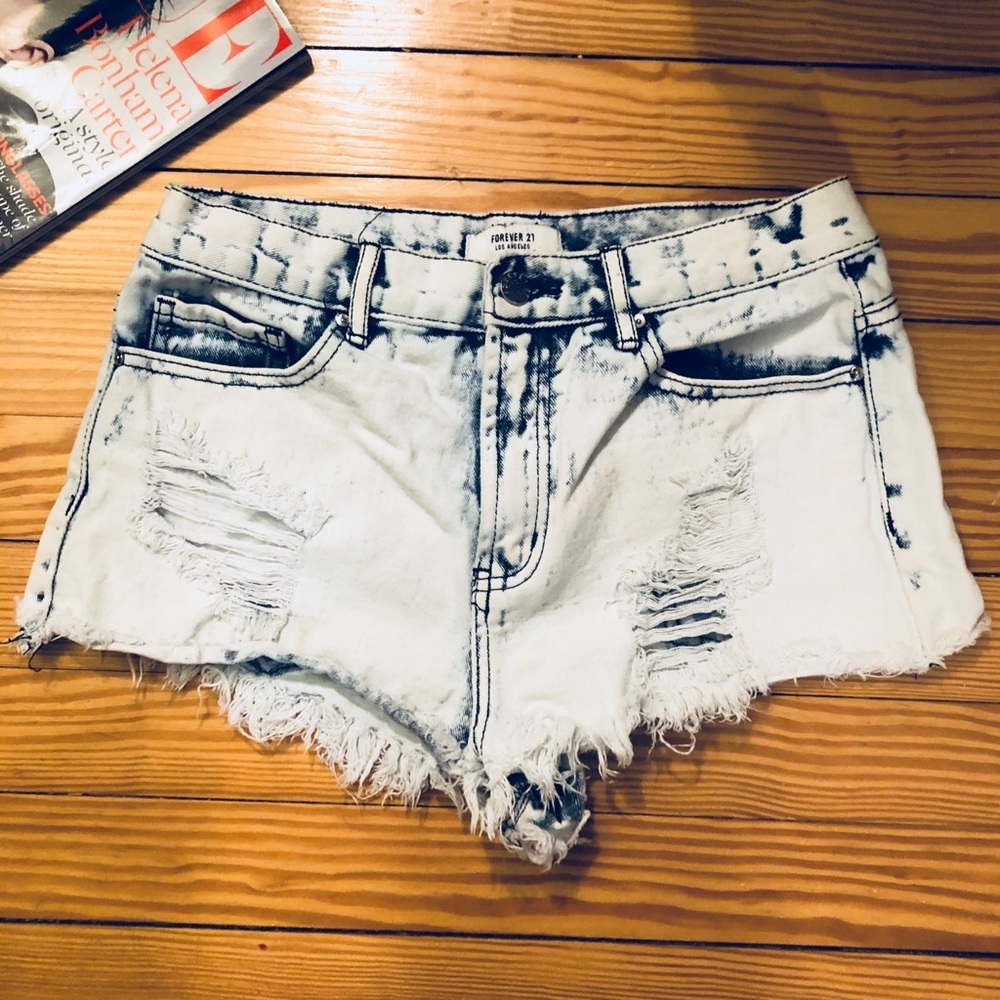 Forever 21 Light Wash Jean Shorts 🌸